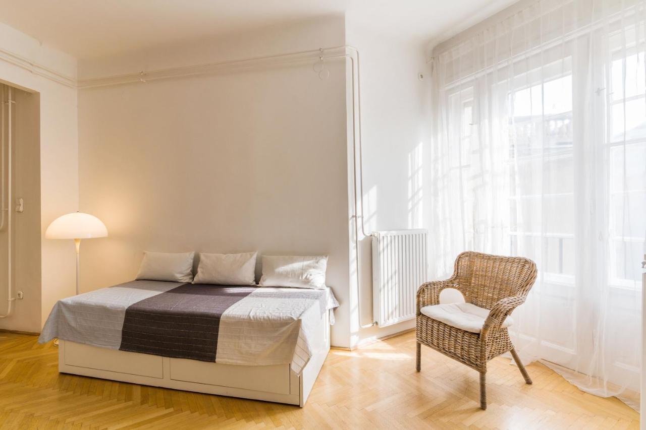 Apartment Klauzal W/3 Bedrooms, French Balcony Budapest