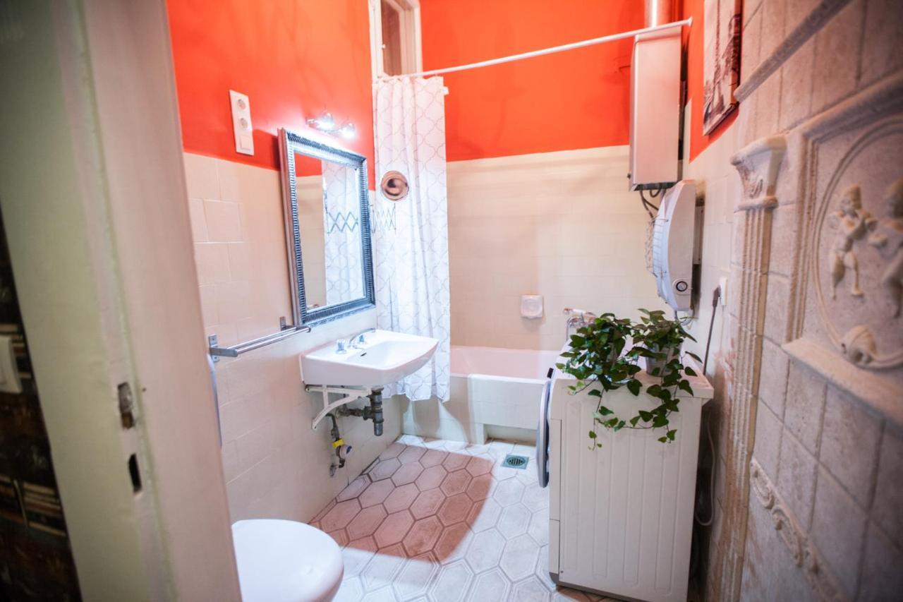 N40 By Small * Budapest