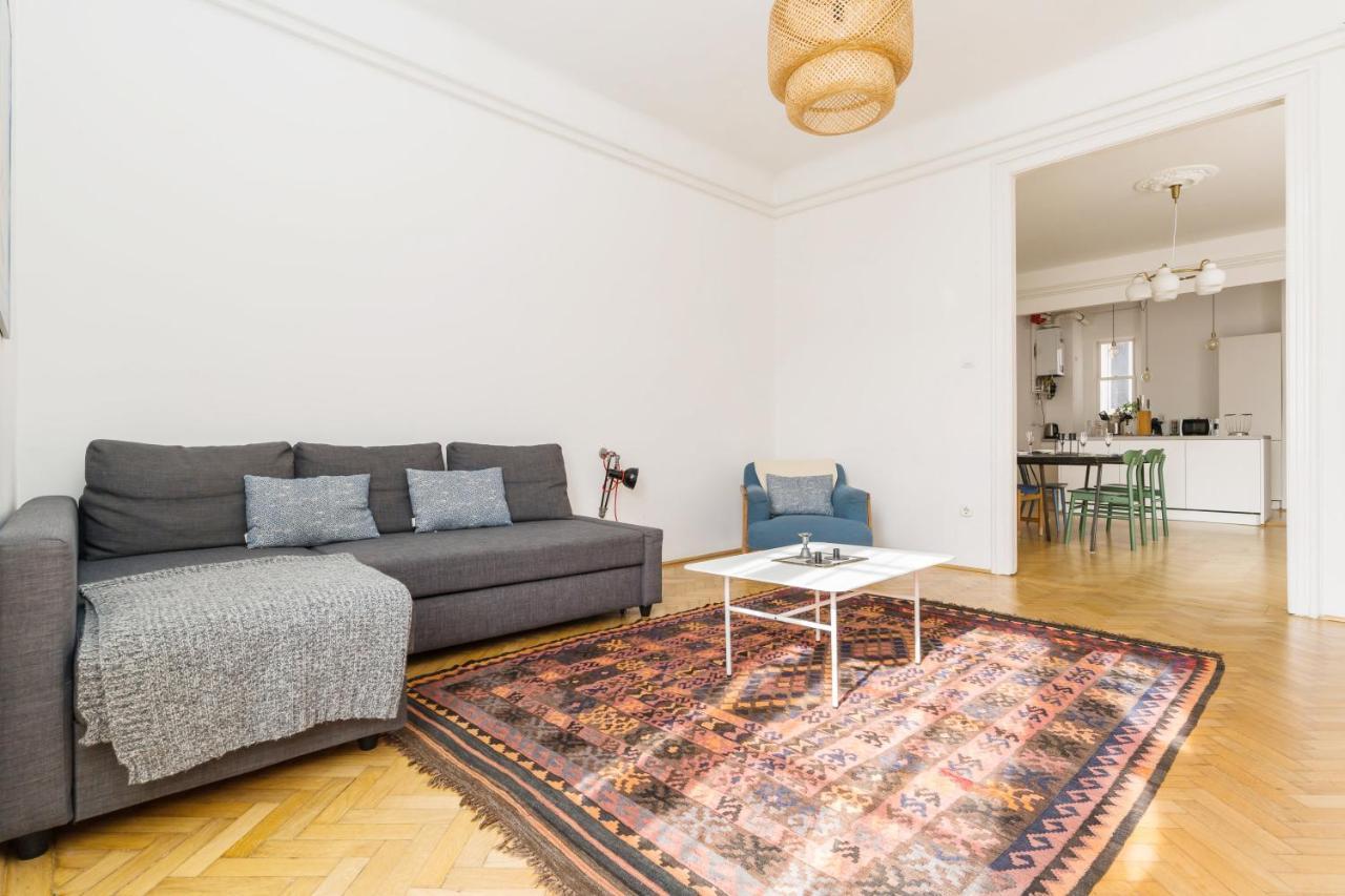 Apartment Klauzal W/3 Bedrooms, French Balcony Budapest