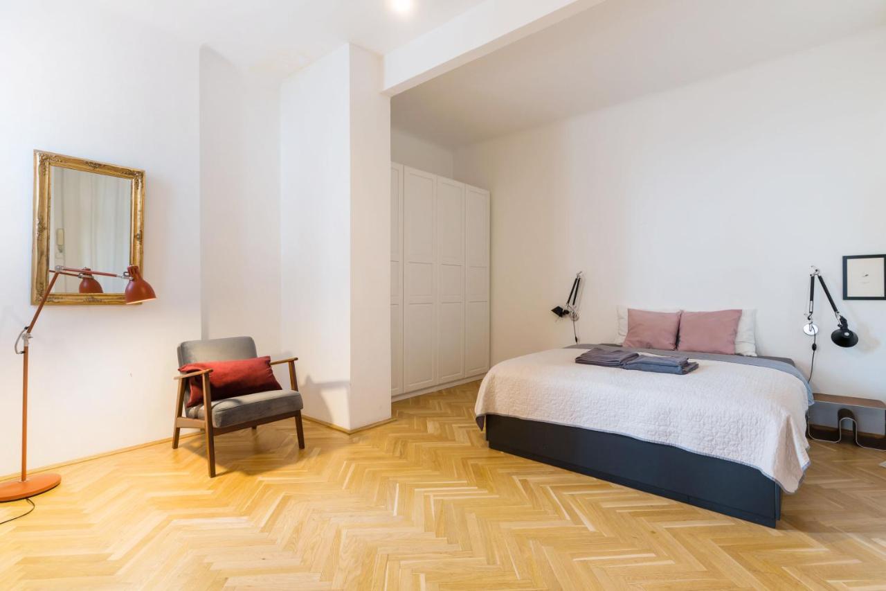 Apartment Klauzal W/3 Bedrooms, French Balcony Budapest