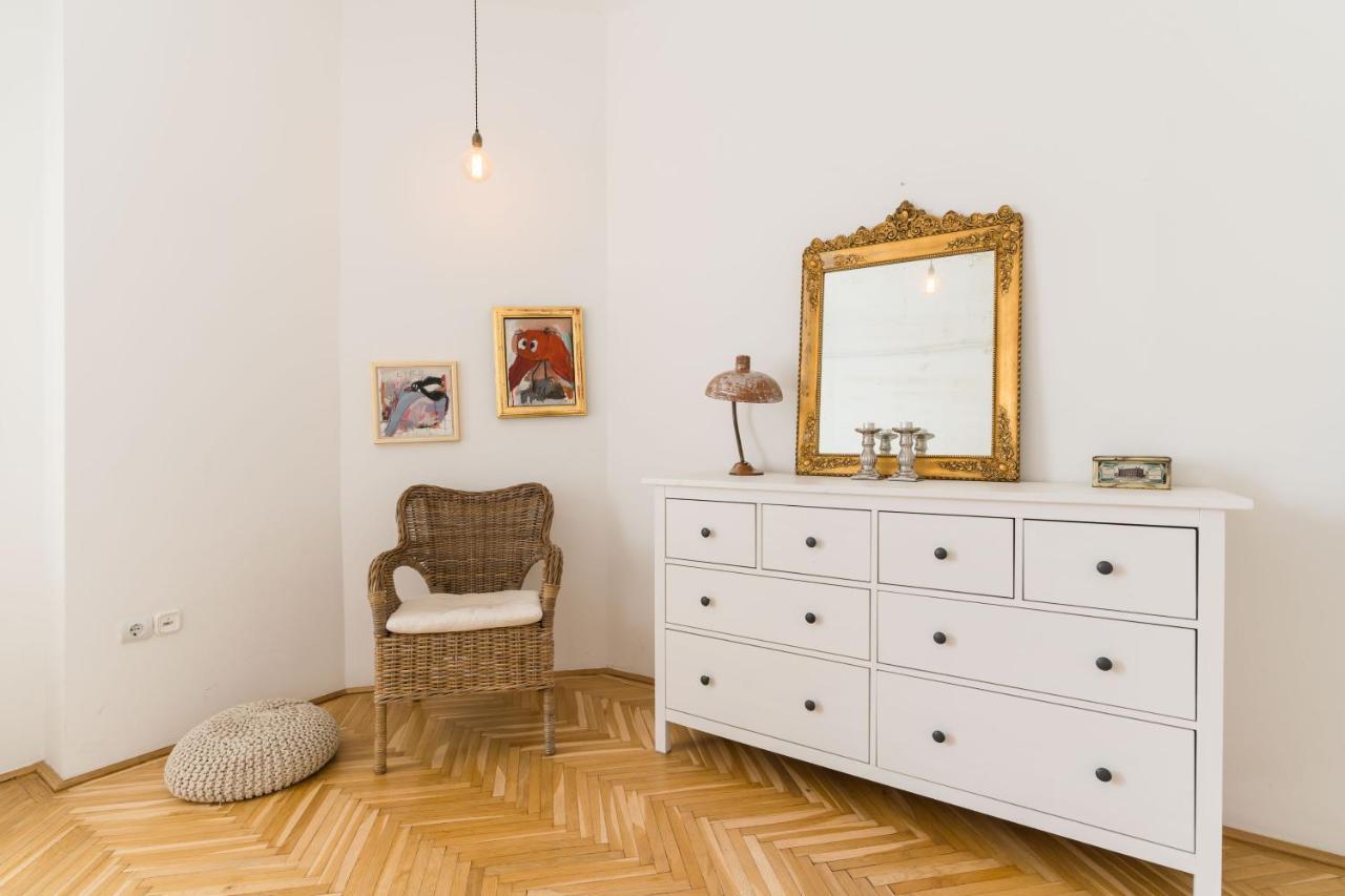 Klauzal W/3 Bedrooms, French Balcony Apartment