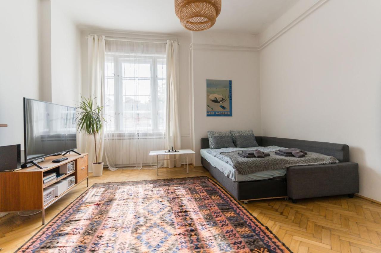 Klauzal W/3 Bedrooms, French Balcony Apartment Budapest