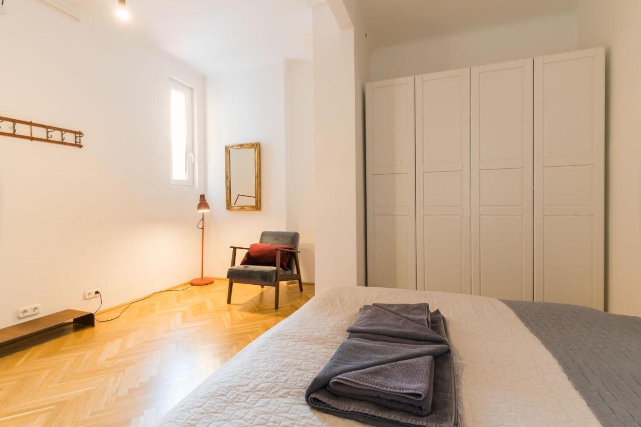 Klauzal W/3 Bedrooms, French Balcony