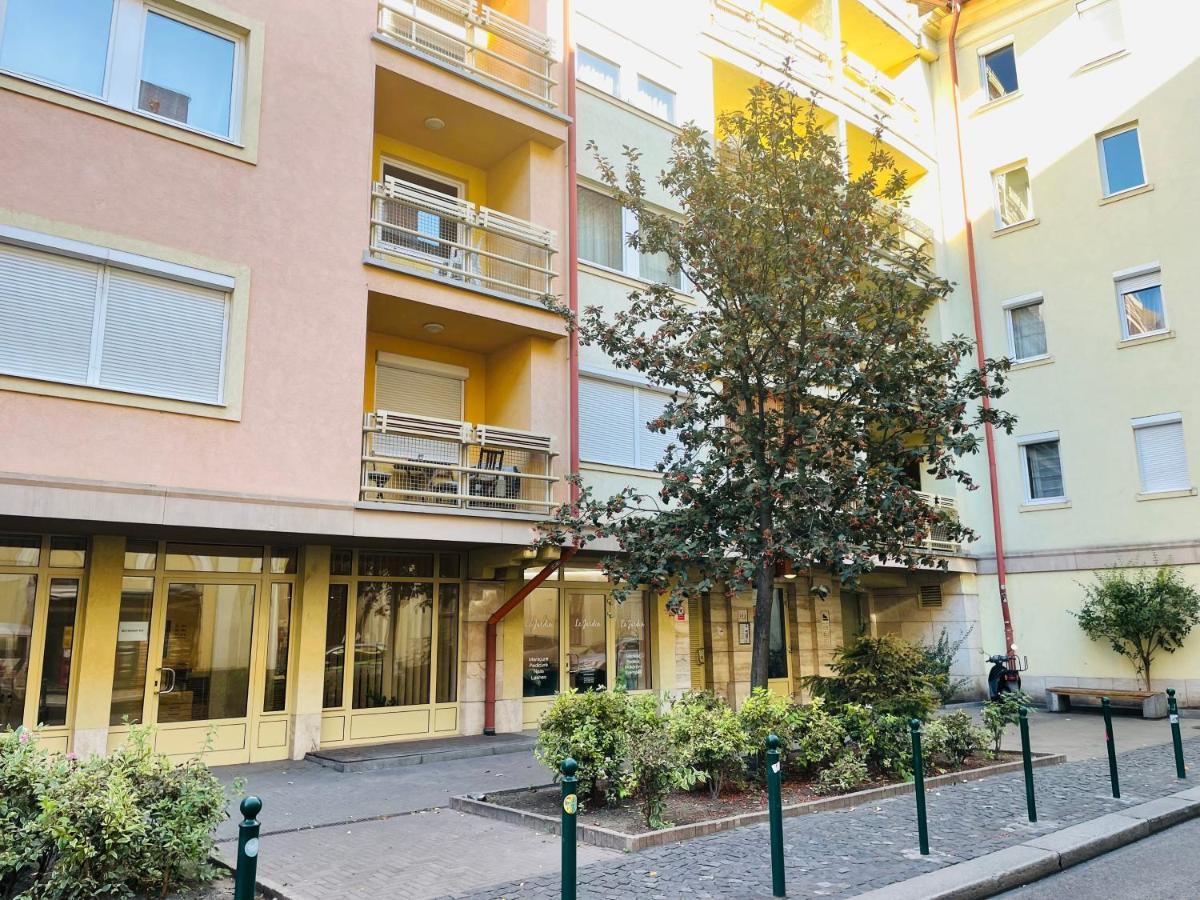 Apartman Peony Holló *
