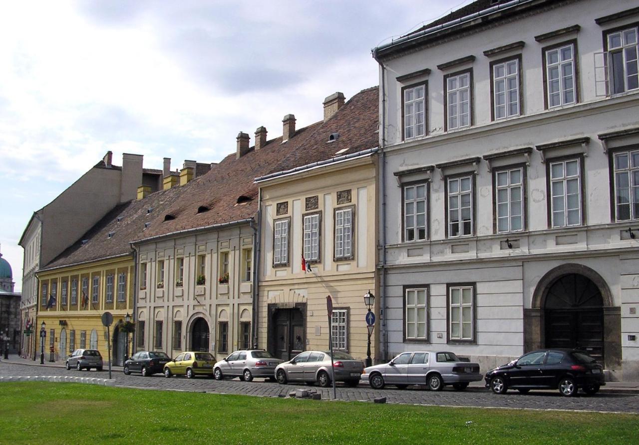 Premium Buda Castle