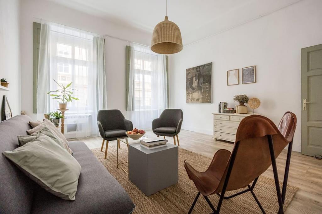 Apartment Atelier *