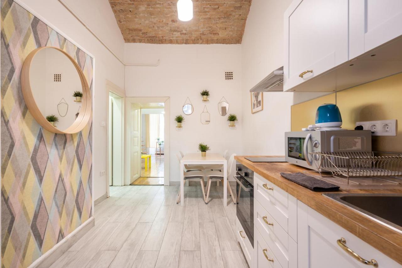 D20- Boutique Apartments, Best Location, By Bqa *