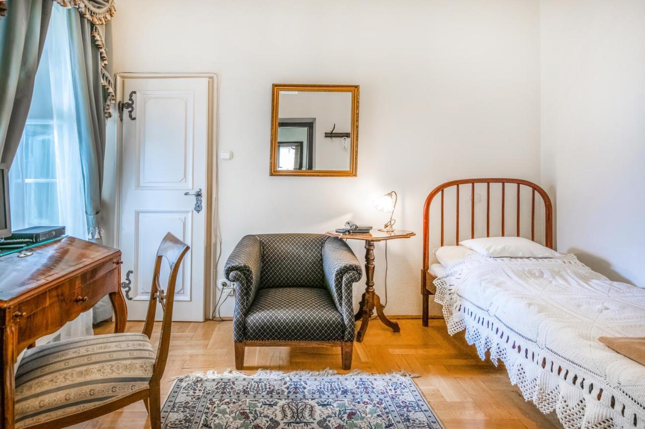 Bed & Breakfast Academy