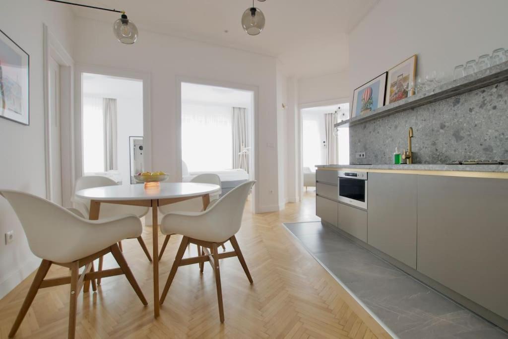 Premium By Hi - 2 Bedroom - View Budapest