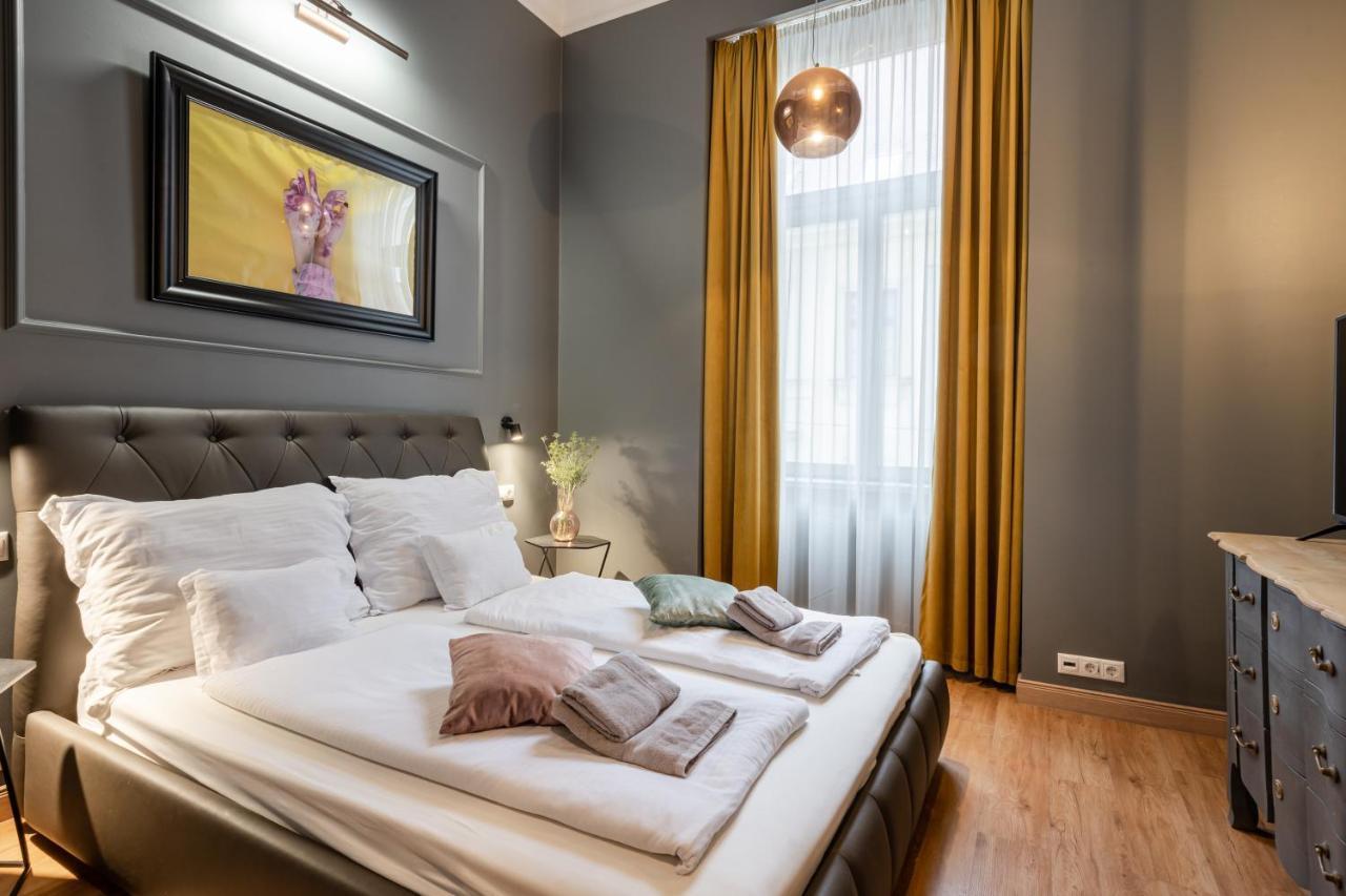 The Pearl Of The Heart Of Apartamento Budapest