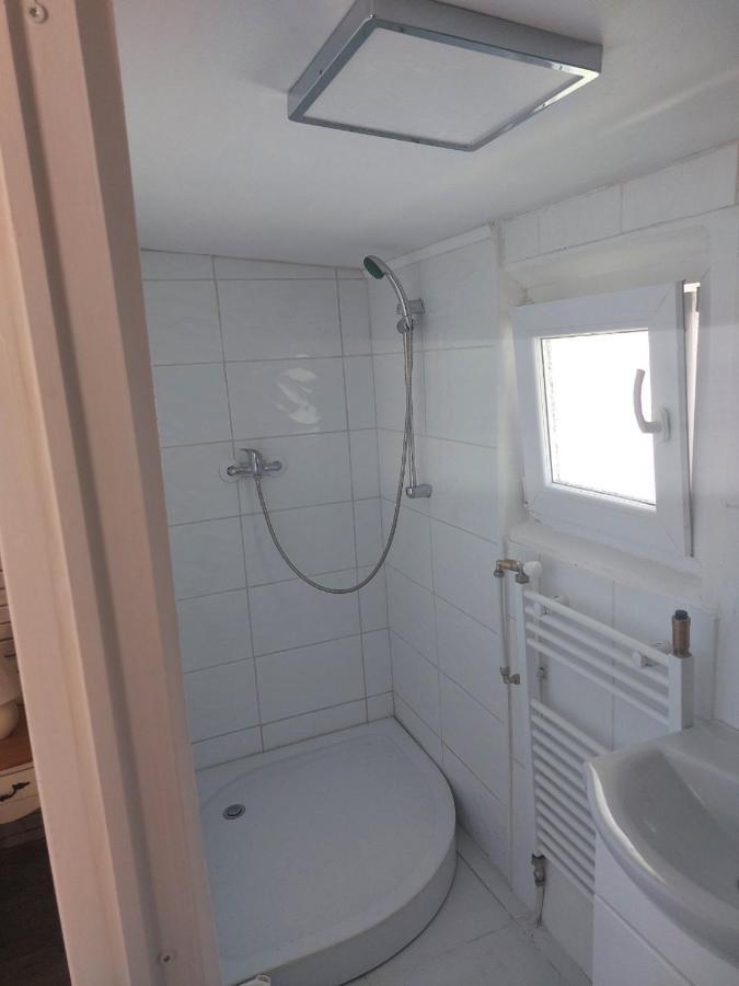 Appartement Hi-bp Garden Batsanyi Tiny House Near The Train With Free Parking