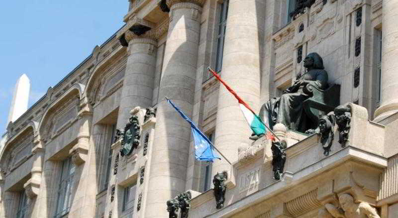 Broadway 2* Budapest