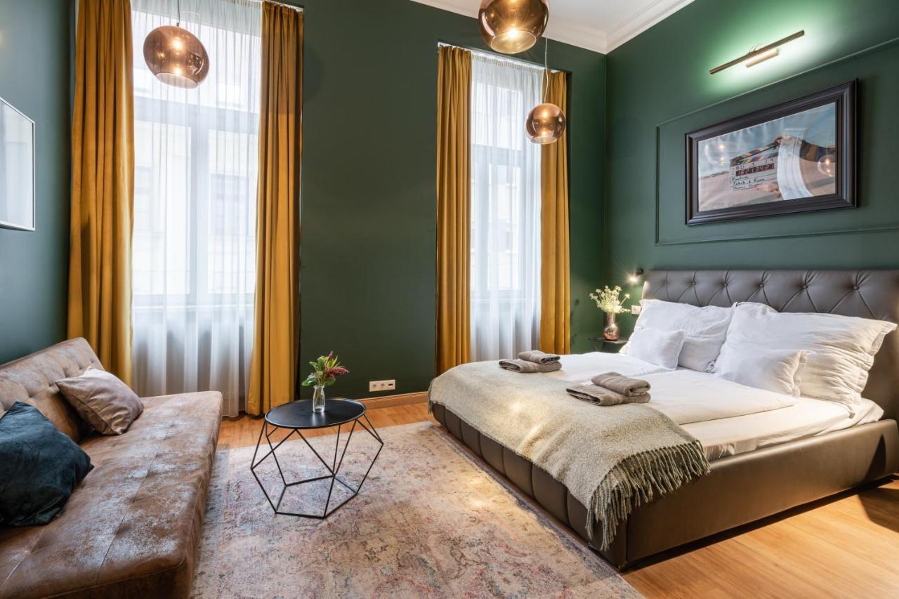 The Pearl Of The Heart Of Apartamento Budapest