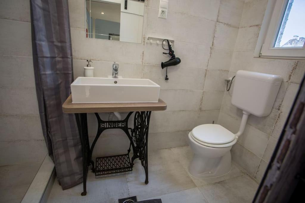 Vintage Near Boulevard With Ac After Renovation Apartment *