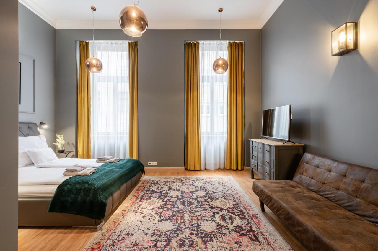 The Pearl Of The Heart Of Apartamento Budapest