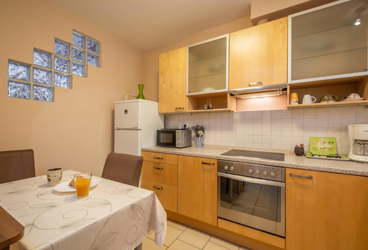 Santos 1214 Apartman *