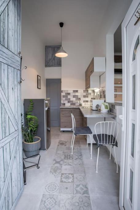 Cozy Studio With Air Condition Freshly Renovated Apartament *