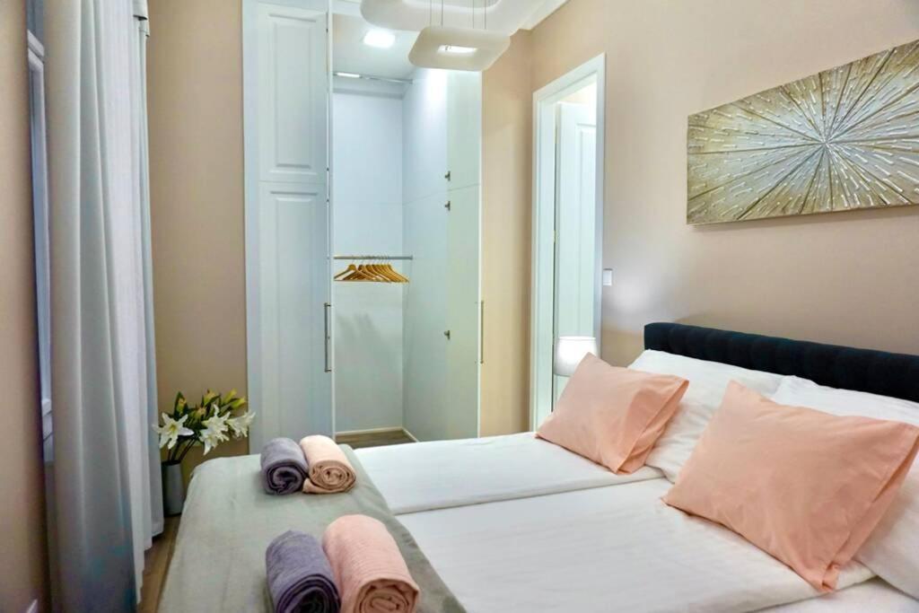 Parliament Square Apartment *