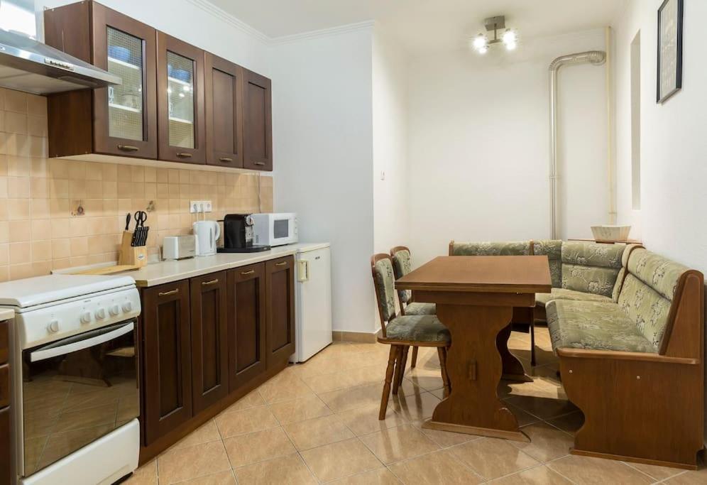 B333 - In The Heart Of The Appartement *