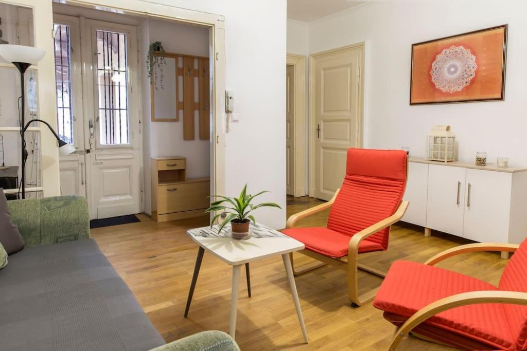 B333 - In The Heart Of The Appartement *