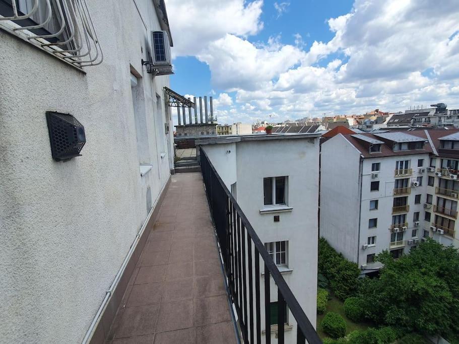 Master With Air Condition And Separated Rooftop Terrace *