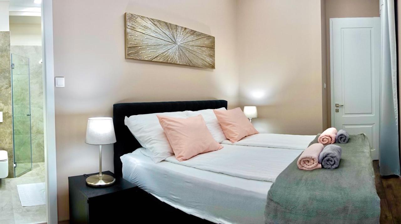 Parliament Square Apartment *