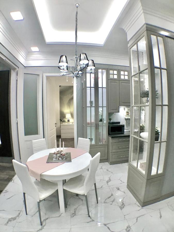 Parliament Square Apartment *