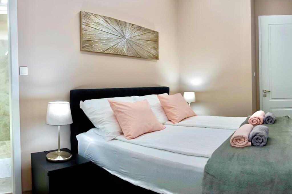 Parliament Square Apartment *