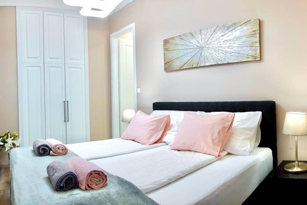 Parliament Square Apartment *