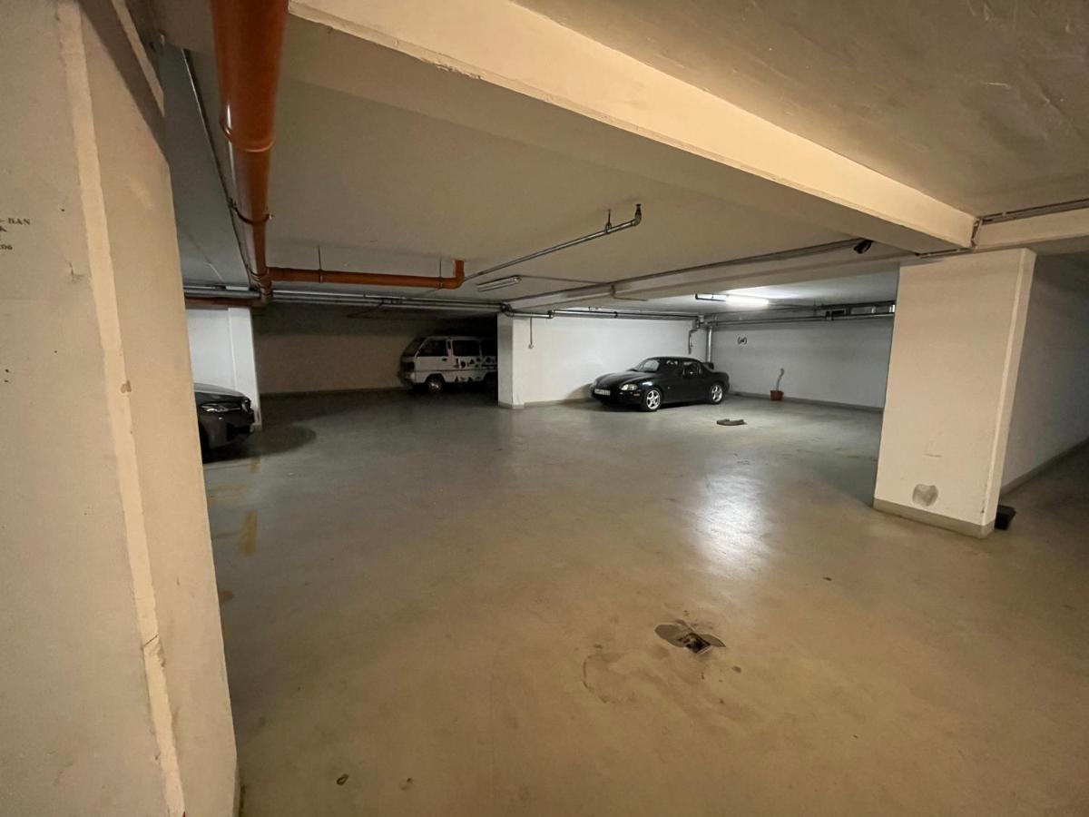 With Free Parking Apartman