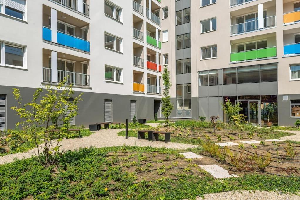 Laurel Bay Apartment