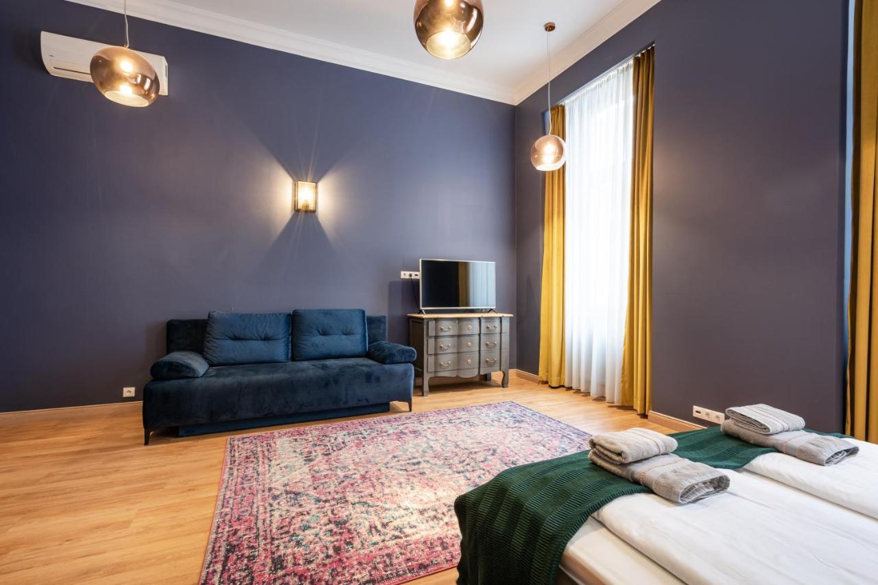The Pearl Of The Heart Of * Budapest