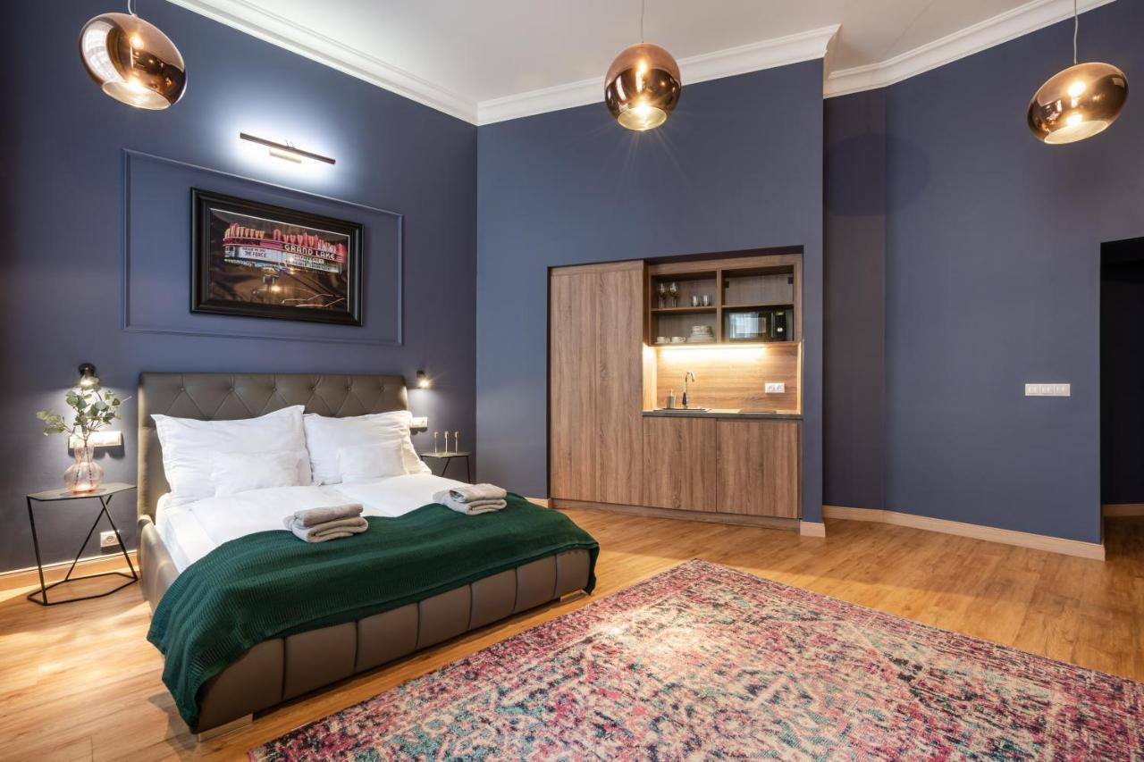 The Pearl Of The Heart Of Apartamento Budapest