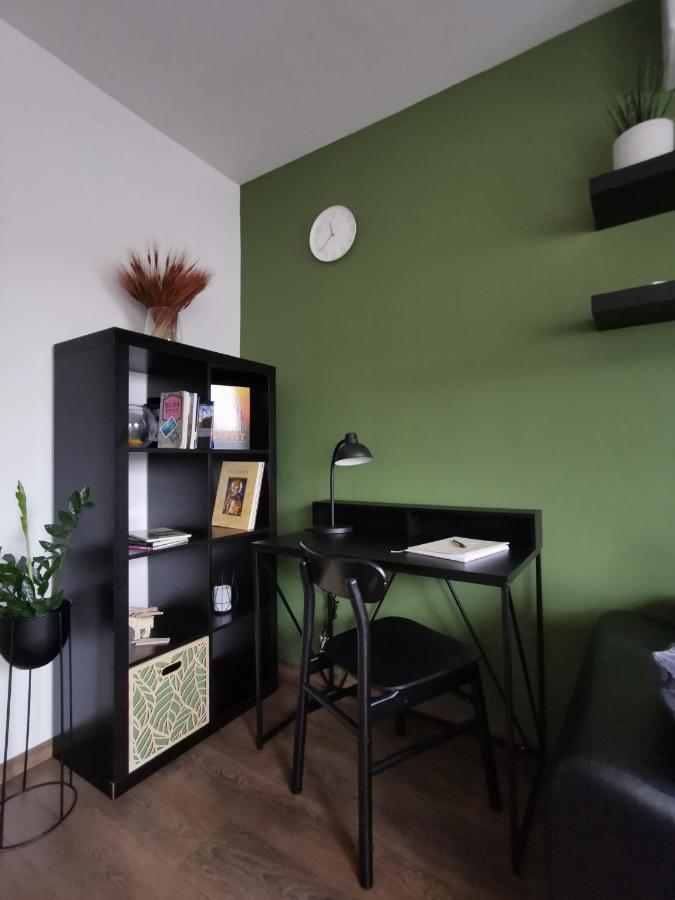 Floral - New In Town Apartment