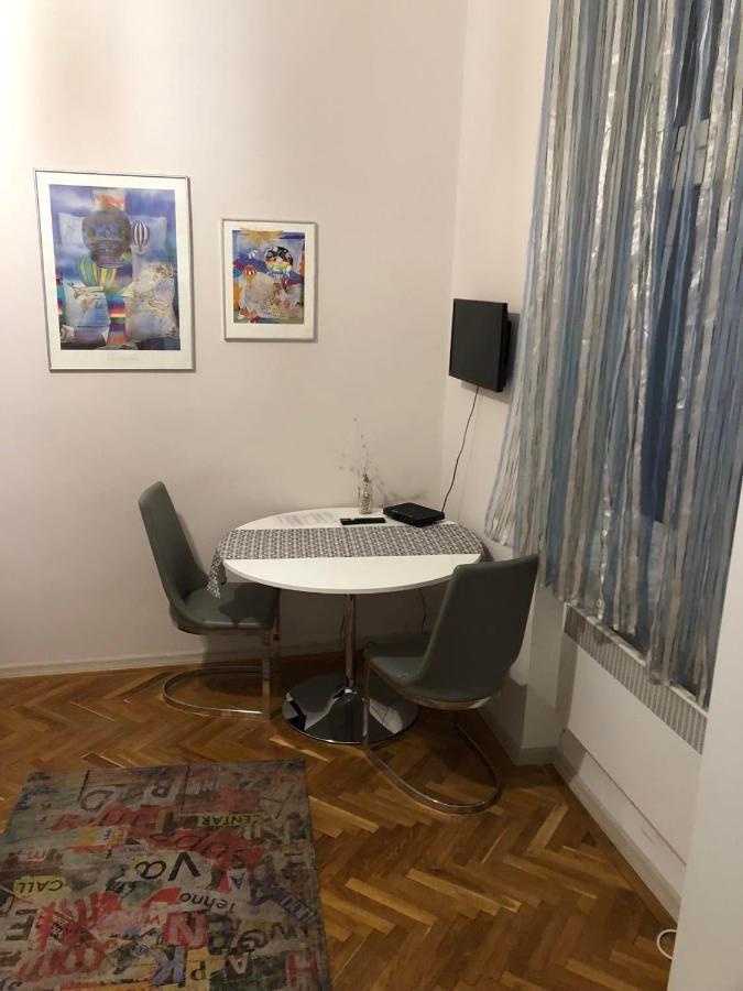 Apartamento Jewelry Box In *