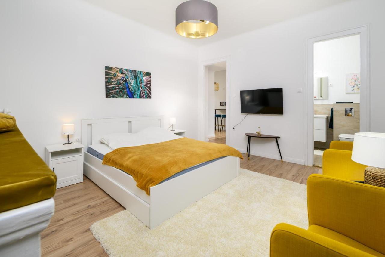 Stylish Spot By The River Danube Apartment *