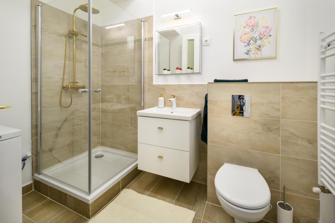 Stylish Spot By The River Danube Apartment