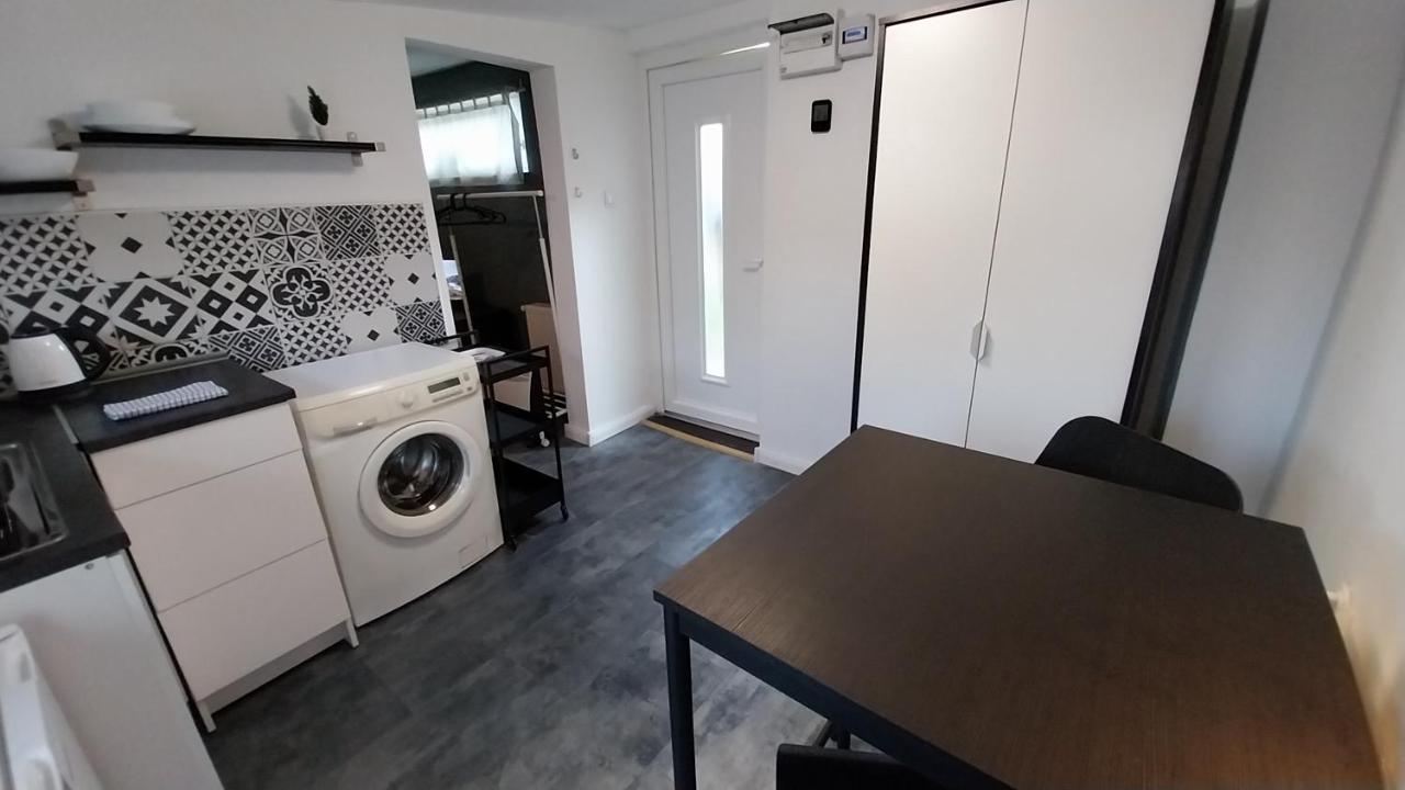Hi-bp Garden Batsanyi Tiny House Near The Train With Free Parking Appartement *