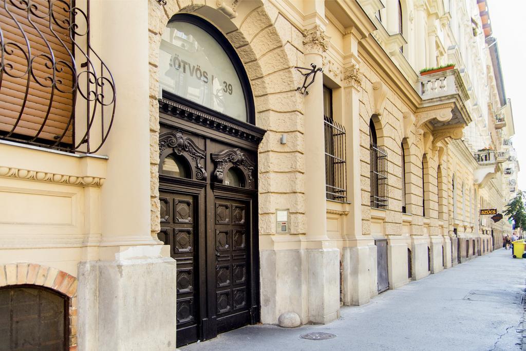 Eoetvoes Apartamento *