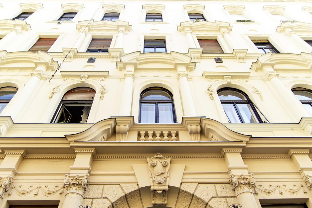 Eoetvoes * Budapest