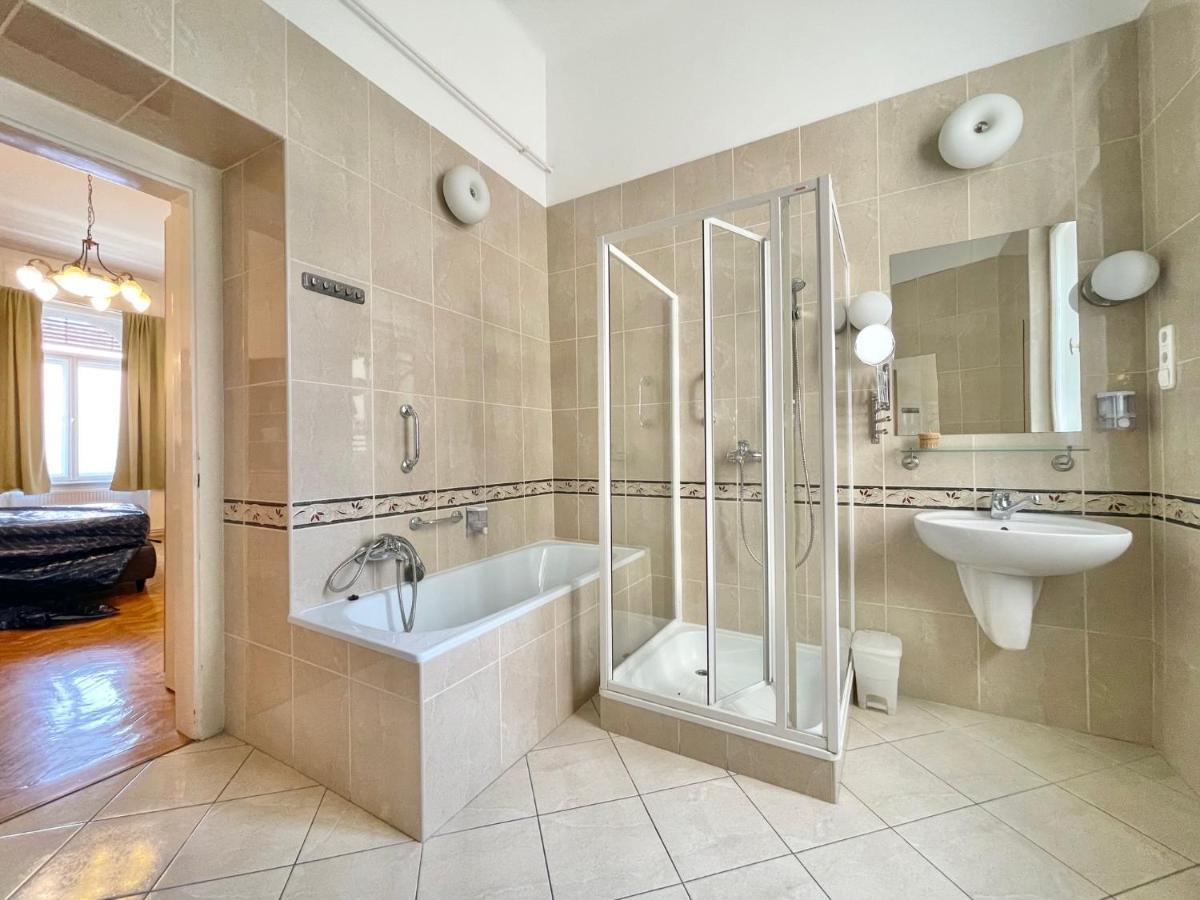 Friend Of Deak Ferenc Apartment