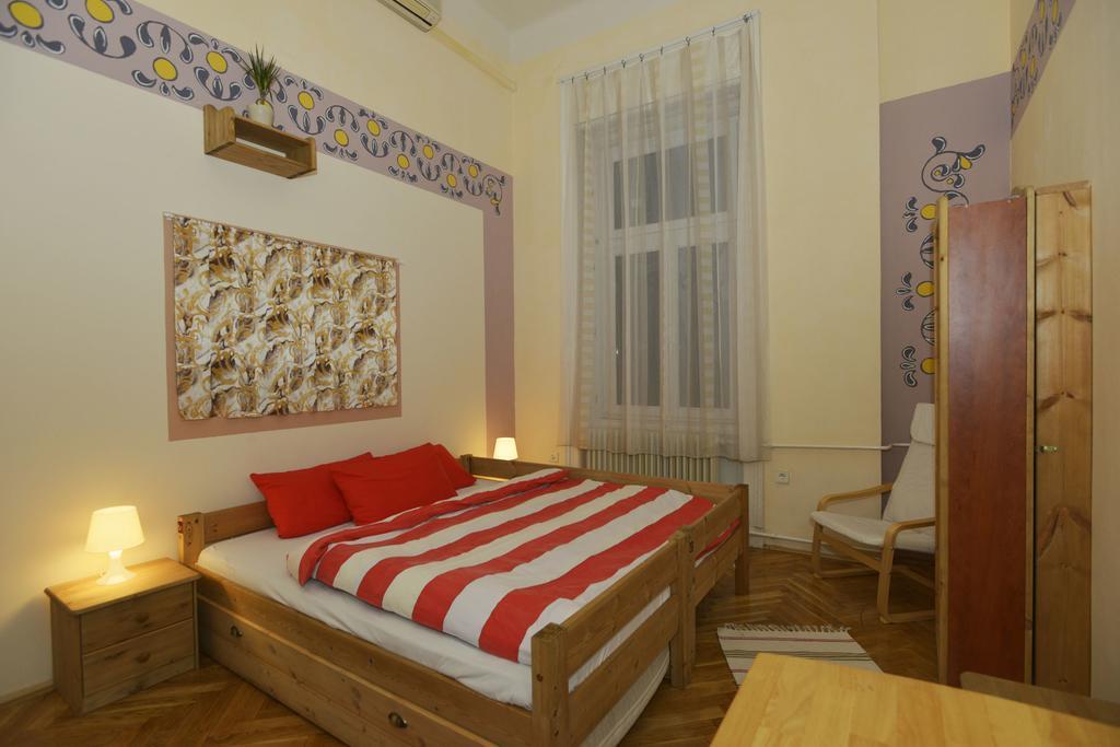 Yolo Hostal *
