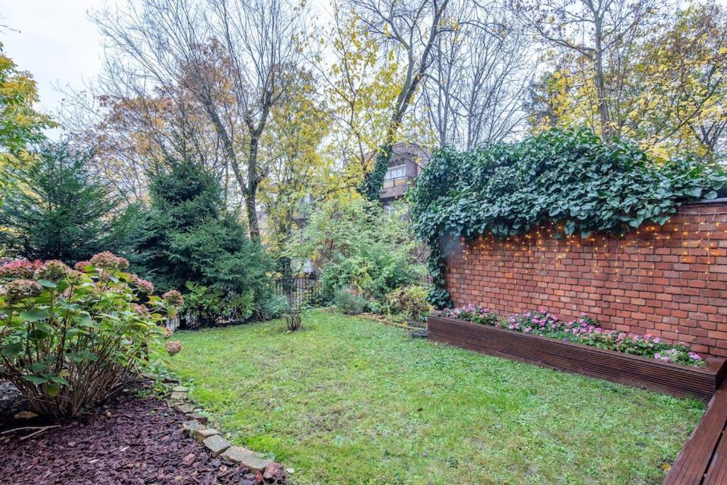 Apartment Cozy With Garden In The Castle District