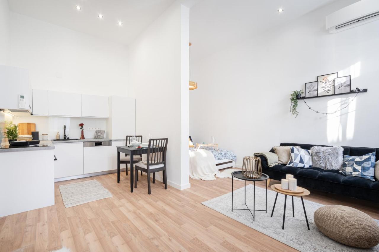 Eye Apartment *