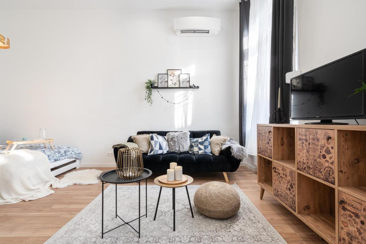 Eye Apartment