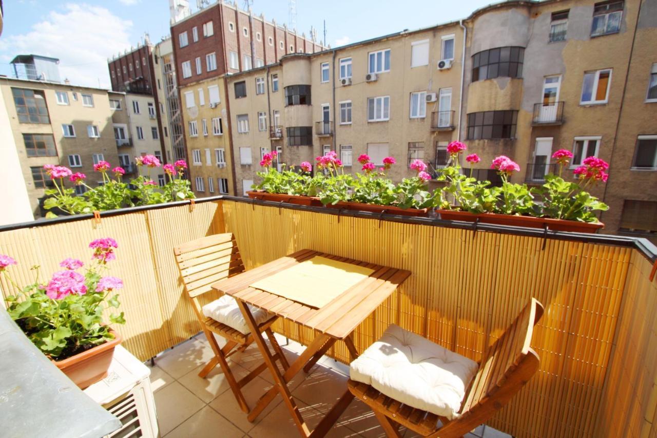 Sunny With Balcony In Party District Budapest