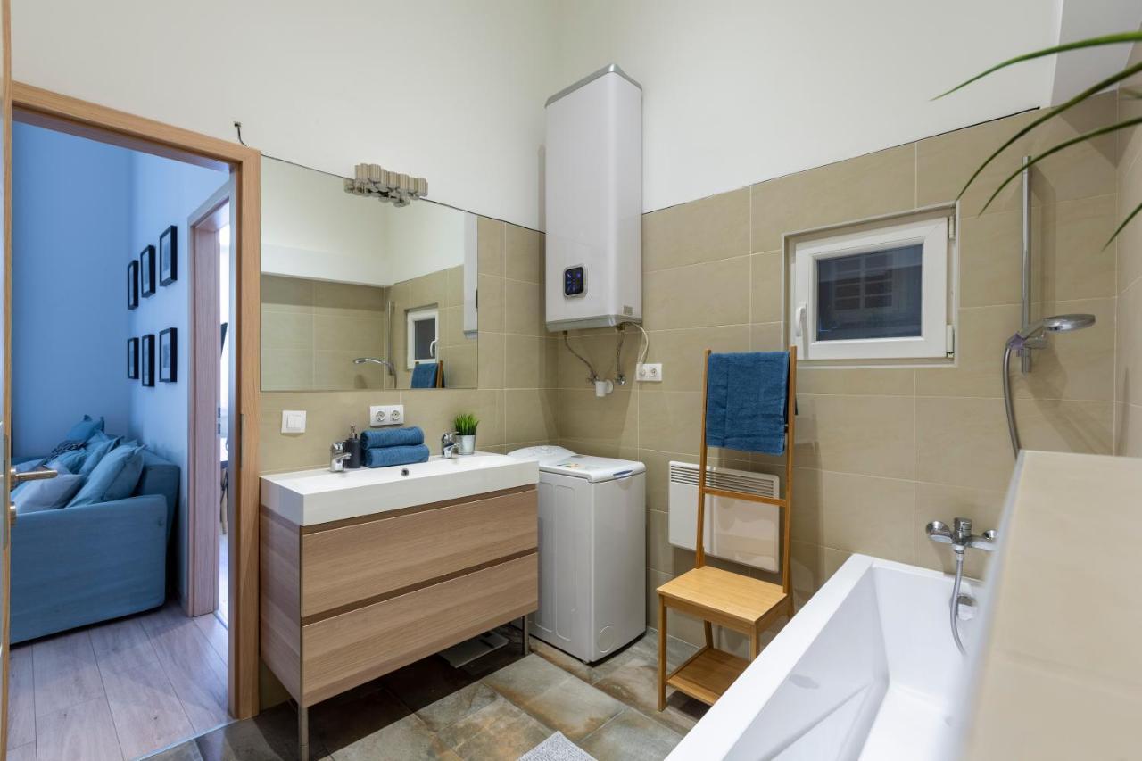 Deluxe Downtown By Elisabeth Apartment *