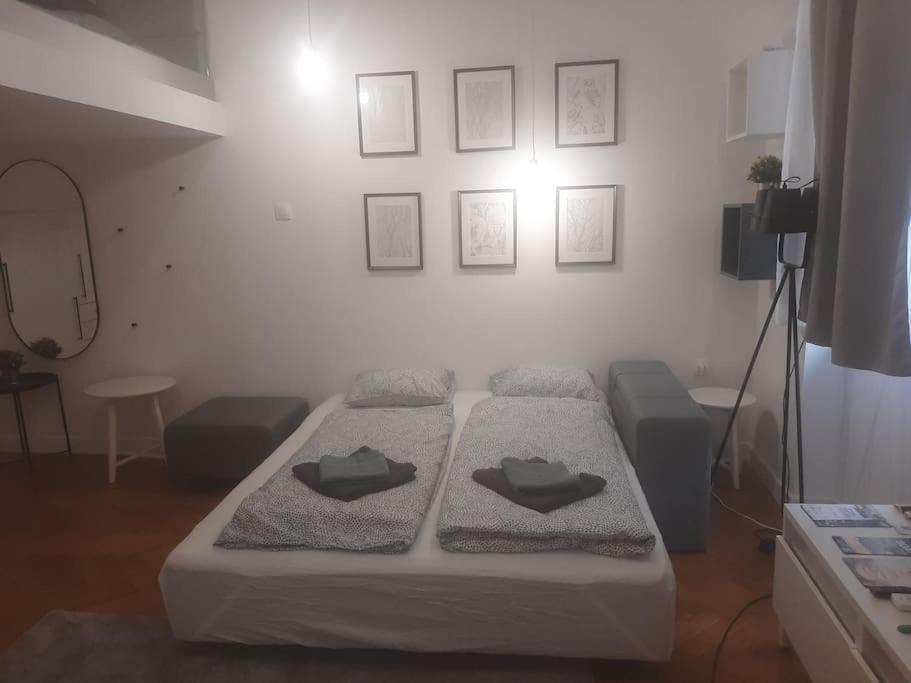 King Street Center Apartment *
