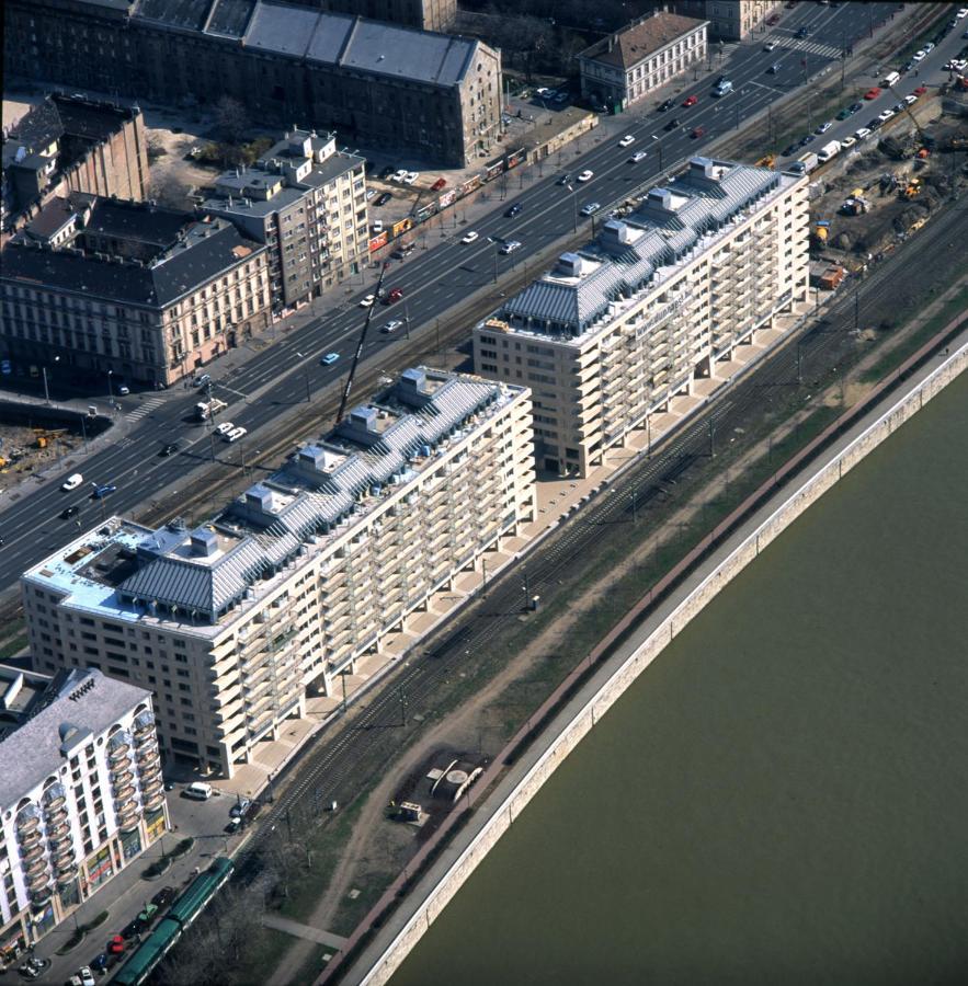 - Duna Part Apartment *