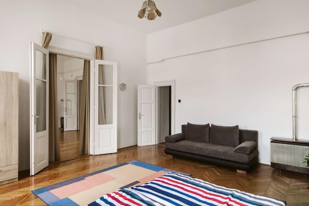 Gigantic Modern For Up To 10 Guests Next To Basilica! Budapest